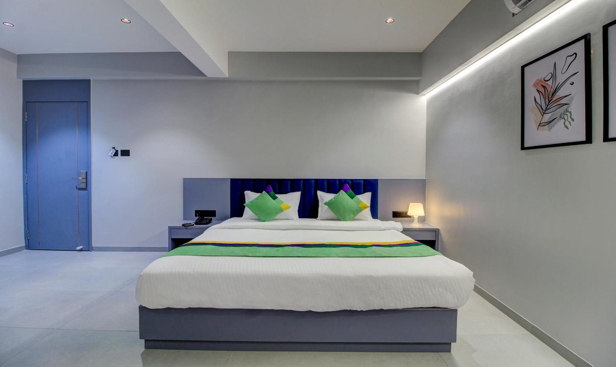 Comfort Inn Baner- Indian Nationals Only Pune Esterno foto