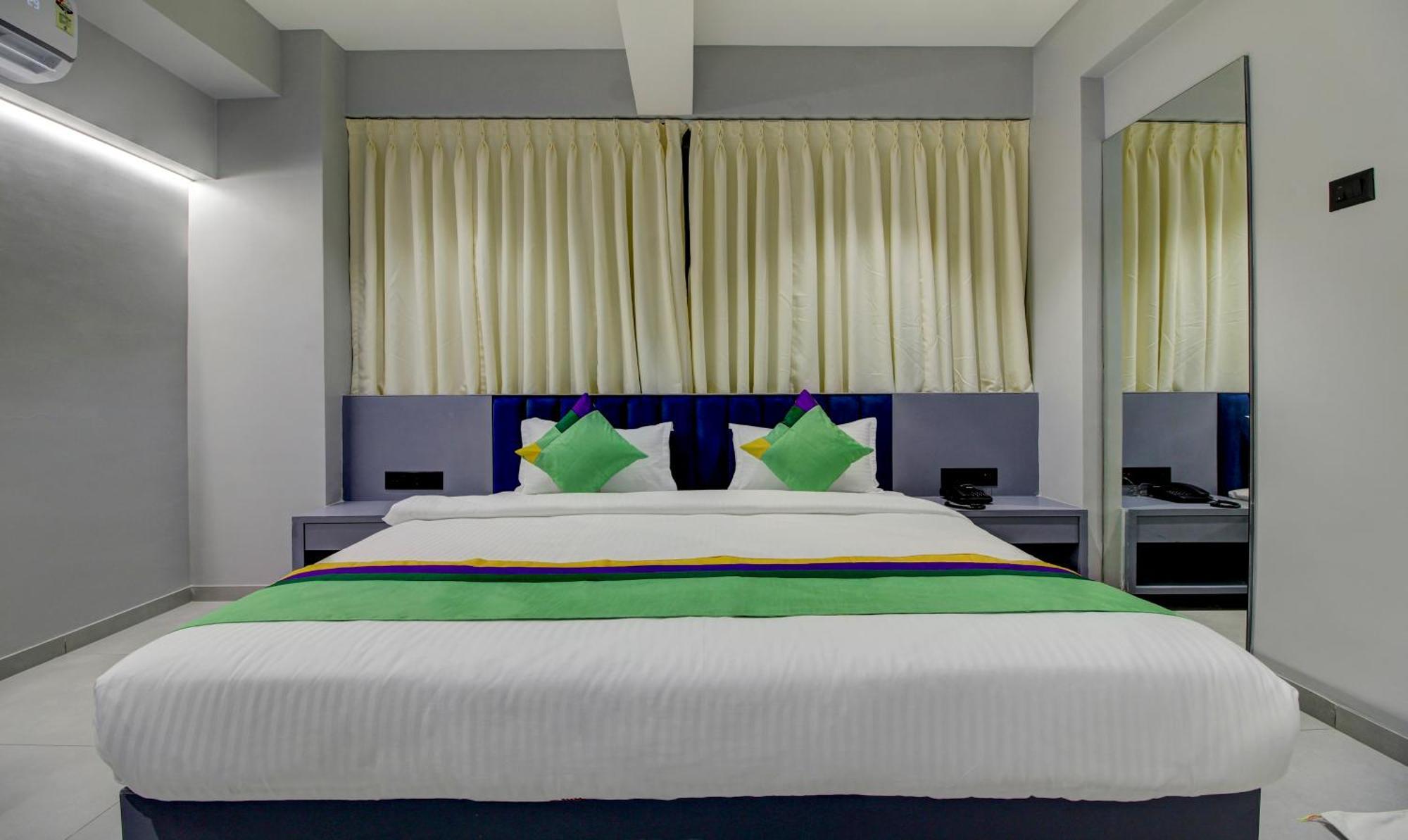 Comfort Inn Baner- Indian Nationals Only Pune Esterno foto