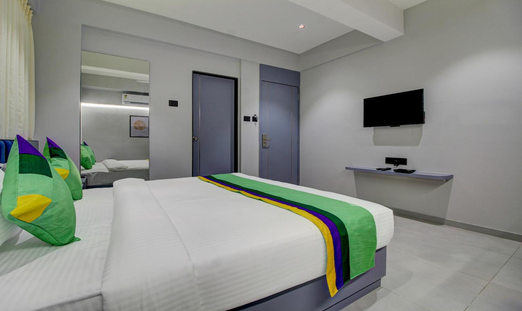 Comfort Inn Baner- Indian Nationals Only Pune Esterno foto
