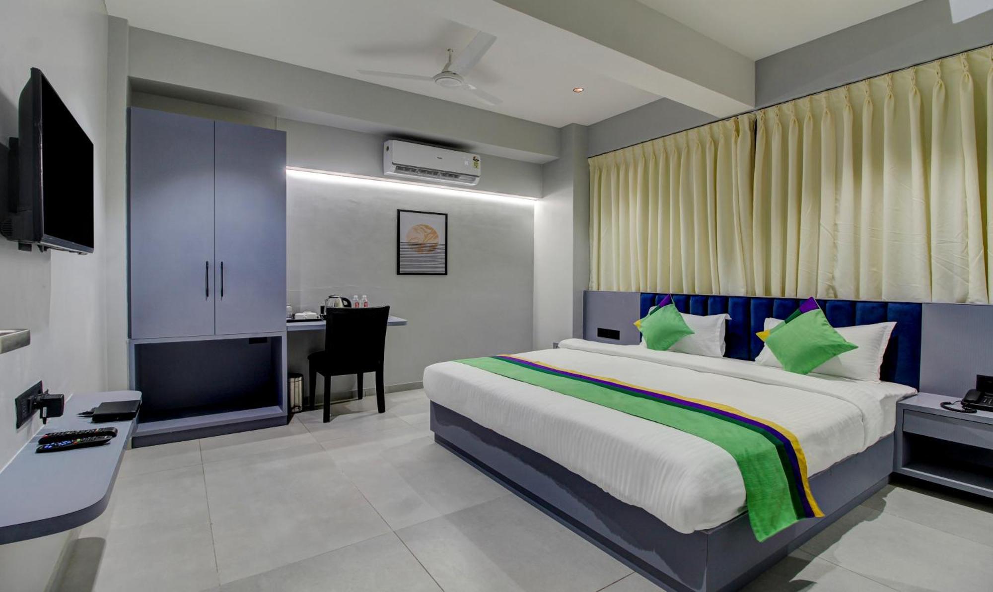 Comfort Inn Baner- Indian Nationals Only Pune Esterno foto